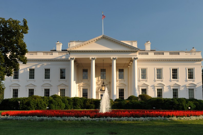 Biały Dom, siedziba prezydenta USA. Fot. autorstwa User:Cezary Piwowarczyk - Praca własna, CC BY-SA 4.0, https://commons.wikimedia.org/w/index.php?curid=4399222