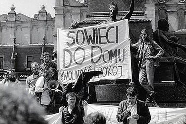 Akcja „Sowieci do domu”, 16 maja 1989 r. Rynek Główny w Krakowie.  Fot IPN