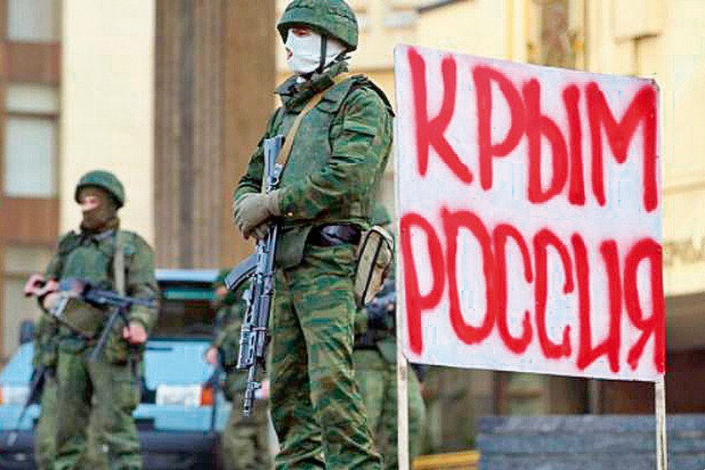 Rosyjscy żołnierze na Krymie w marcu 2014 r. Mearsheimer sprzeciwiał się sankcjom Zachodu wobec Rosji w związku z zaanektowaniem przez nią Krymu, fot. z książki 