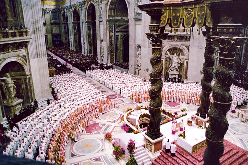 Msza św. w watykańskiej Bazylice św. Piotra odprawiona 10 listopada 1996 r. z okazji jubileuszu 50-lecia święceń kapłańskich papieża Jana Pawła II, fot. z książki 