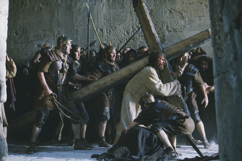 Krzyżowa droga Jezusa; kadr z filmu Mela Gibsona 
