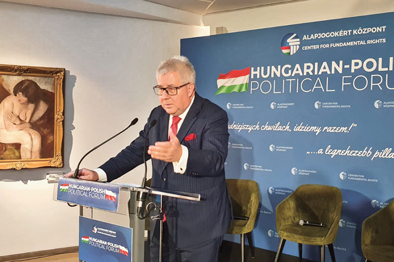 Ryszard Czarnecki przemawia podczas Forum Przyjaźni Węgiersko-Polskiej w Budapeszcie. Fot. Archiwum RCz