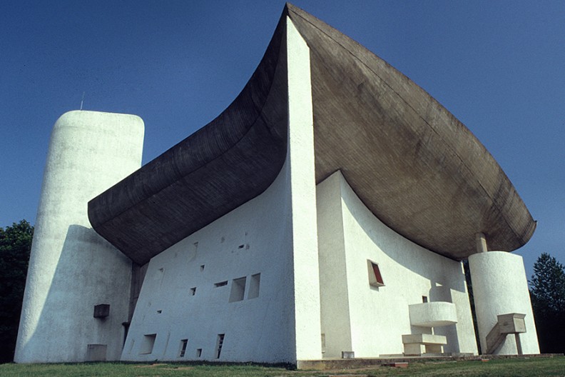 Kaplica Notre Dame du Haut, fot. Wikimedia