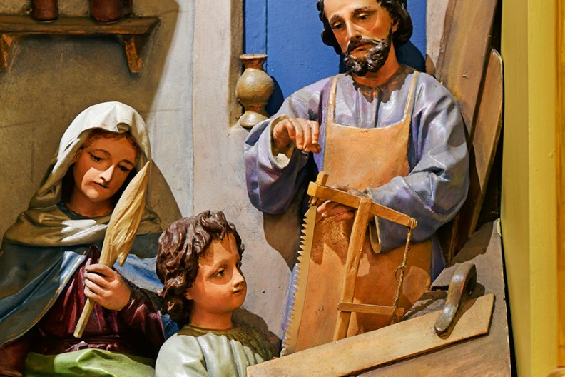 Święta Rodzina przy pracy. Wizerunek z sanktuarium Matki Bożej Pocieszenia w Nowym Sączu. fot. Adam Bujak z albumu 