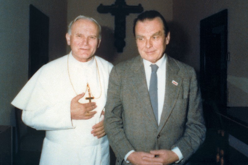 Prywatna audiencja Poety noblisty w apartamentach Ojca Świętego Jana Pawła II, 15 grudnia 1980r. fot. z książki „Mój Miłosz”, wyd. Biały Kruk