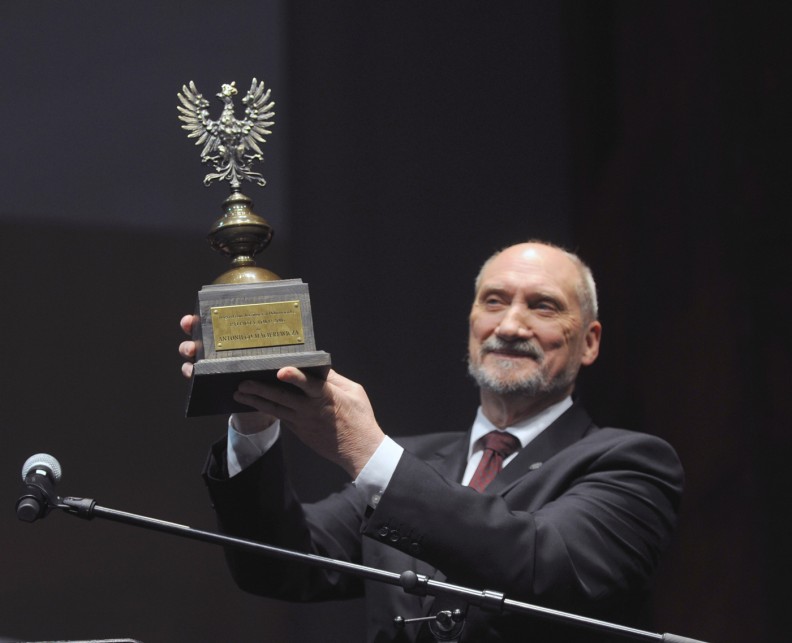  Laureat Nagrody im. Kazimierza Odnowiciela „Patriota Roku 2016” minister Antoni Macierewicz.