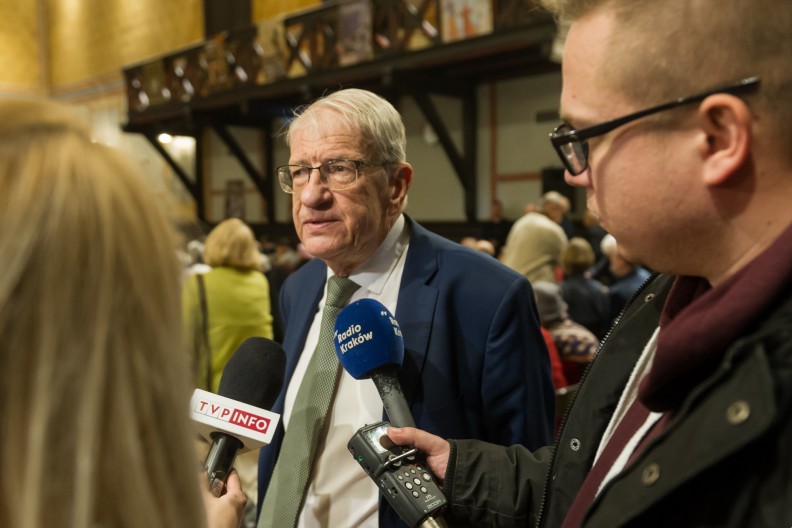 Prof. Wojciech Roszkowski w trakcie wywiadu podczas IX Dnia Patrioty. Fot. Michał Klag/Biały Kruk