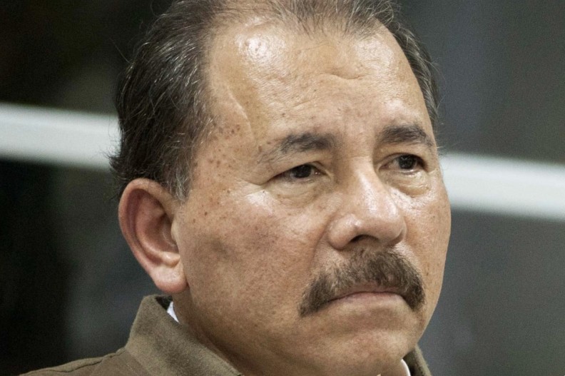 Daniel Ortega, prześladujący katolików prezydent Nikaragui, w 2013 r. Fot. Fernanda LeMarie - Cancillería del Ecuador, CC BY-SA 2.0, via Wikimedia Commons