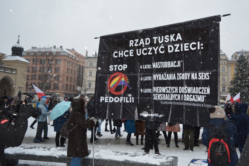 Zdjęcie z protestu, jaki odbył się 12 stycznia br. na krakowskim rynku. Fot. AD