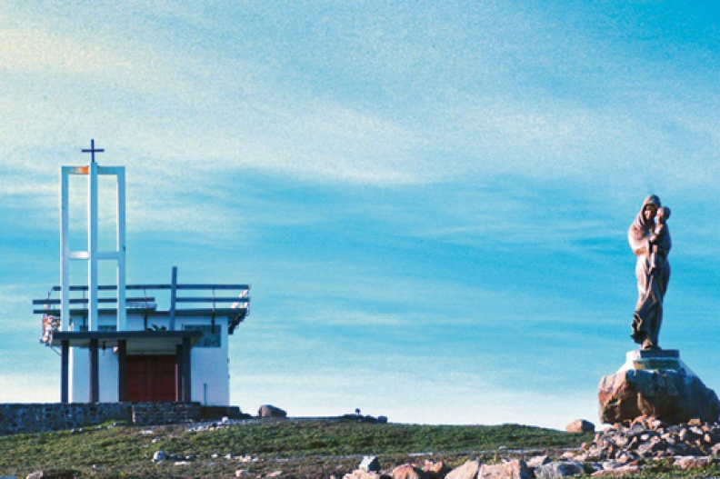 Kości&oacute;ł Notre-Dame des Vents w stolicy Wysp Kerguelena, Port-aux-Fran&ccedil;ais. Fot. Wikimedia