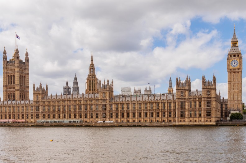 Pałac Westminster, siedziba brytyjskiego parlamentu. Fot. Terry Ott from Washington, CC BY 2.0, via Wikimedia Commons. 