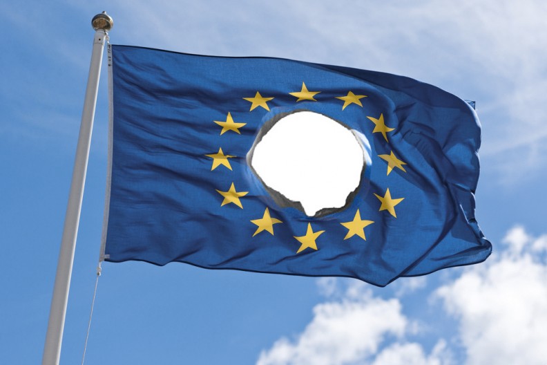 Symbole Unii Europejskiej, jej hymn oraz sztandar, są z gruntu zakłamane. Nigdy nie uchodziły za to, za co chciały uchodzić. Fot.: zbiory własne
