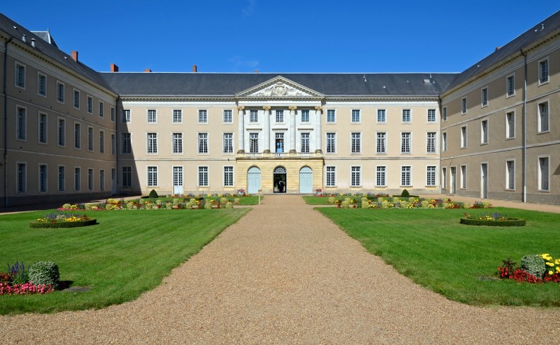 Budynek Prytan&eacute;e national militaire w La Fl&egrave;che. Fot. Selbymay, CC BY-SA 3.0 <https://creativecommons.org/licenses/by-sa/3.0>, via Wikimedia Commons