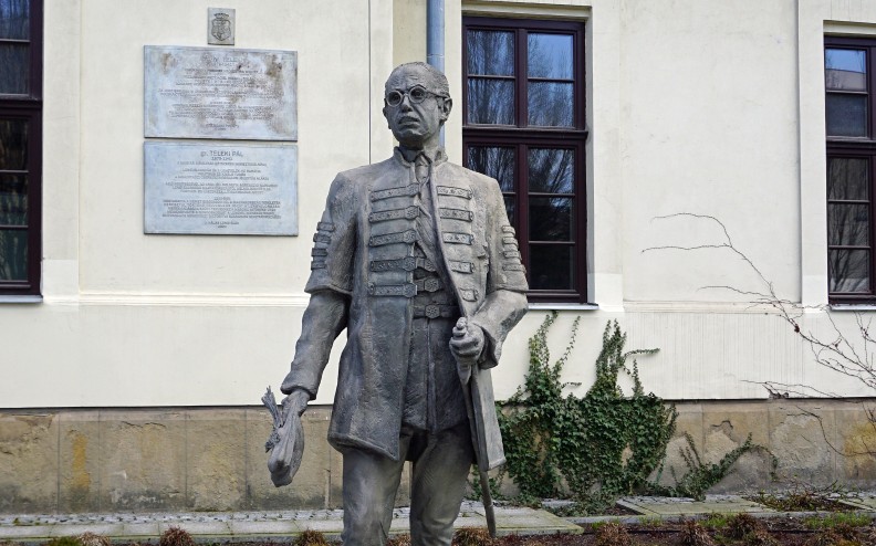 Pomnik P&aacute;la Telekiego w Krakowie przy ulicy Rajskiej. Fot.Igor123121, CC BY-SA 4.0 <https://creativecommons.org/licenses/by-sa/4.0>, Wikimedia Commons 