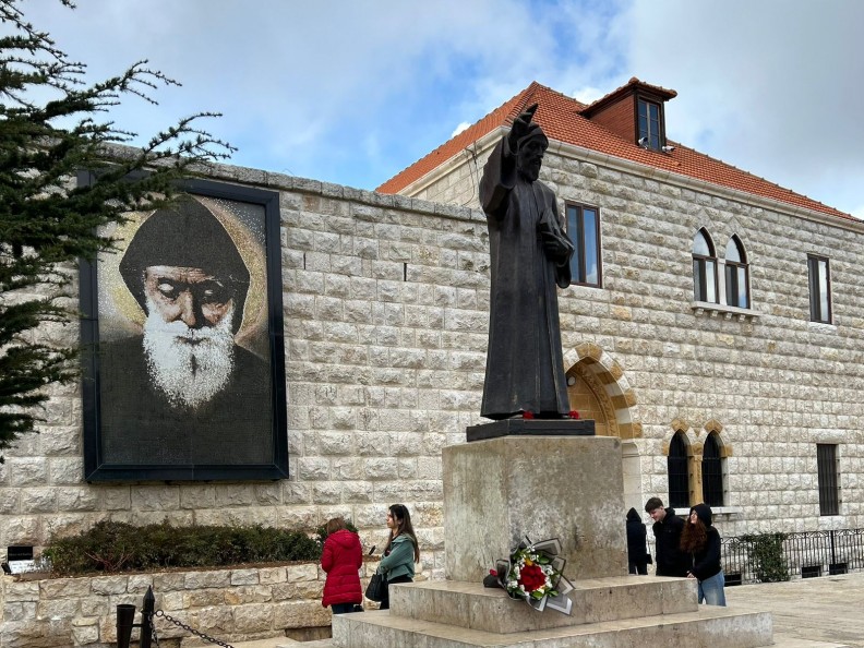 Klasztor św. Marona znany też jako Sanktuarium św. Szarbela położony w g&oacute;rskim sanktuarium Annaya w Libanie. Fot. Onmetravel